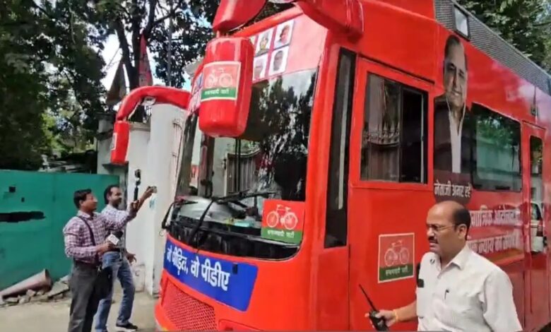 रथ पर दिखा ‘पीड़ित’ वाला संदेश