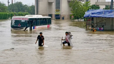 कई राज्यों में बाढ़ और बारिश से हालात बिगड़े