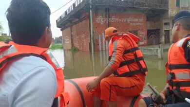 नावों के जरिए घर-घर पहुंच रही NDRF