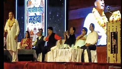 काव्य से गूंजा पंडाल