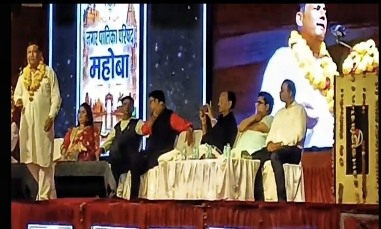 काव्य से गूंजा पंडाल