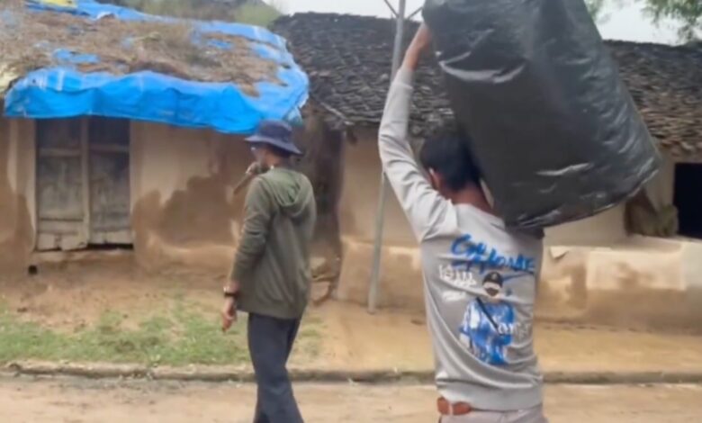 फिल्म के लिए गांवों में पहुंचे डायरेक्टर