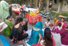 चंदे को लेकर गेट बंद