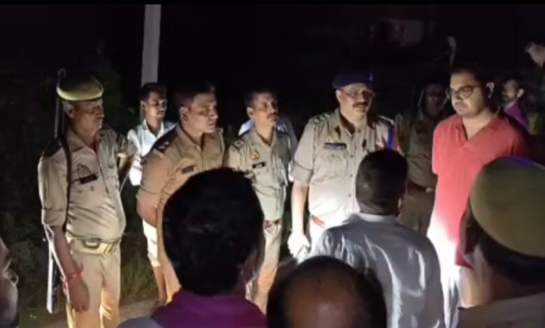 गहरे पानी में डूबे बच्चे