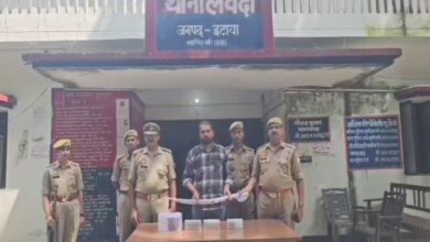 60 जिंदा कारतूस और तलवार बरामद