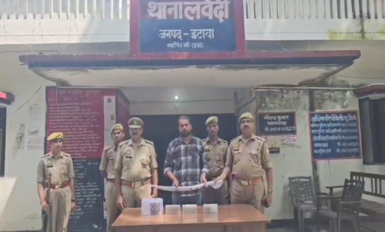60 जिंदा कारतूस और तलवार बरामद