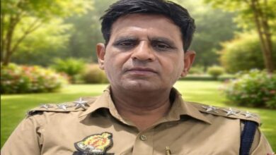 लखनऊ से आगरा जा रहे थे CO