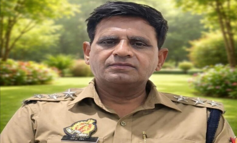लखनऊ से आगरा जा रहे थे CO