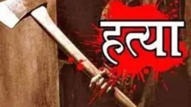 दो भाइयों ने पिता के हत्यारे को कुल्हाड़ी से काटा