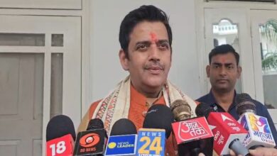 रवि किशन का कांग्रेस-सपा पर हमला
