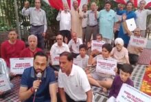 मेंटेनेंस चार्ज पर बढ़ता आक्रोश