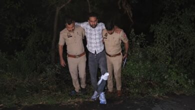 चोरी की बाइक और नकदी बरामद