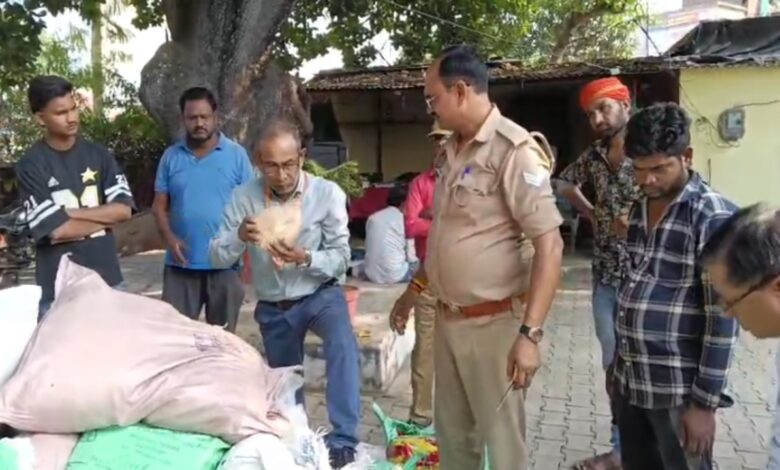 बोरों में भरी थी मिठाई, खोया और हींग