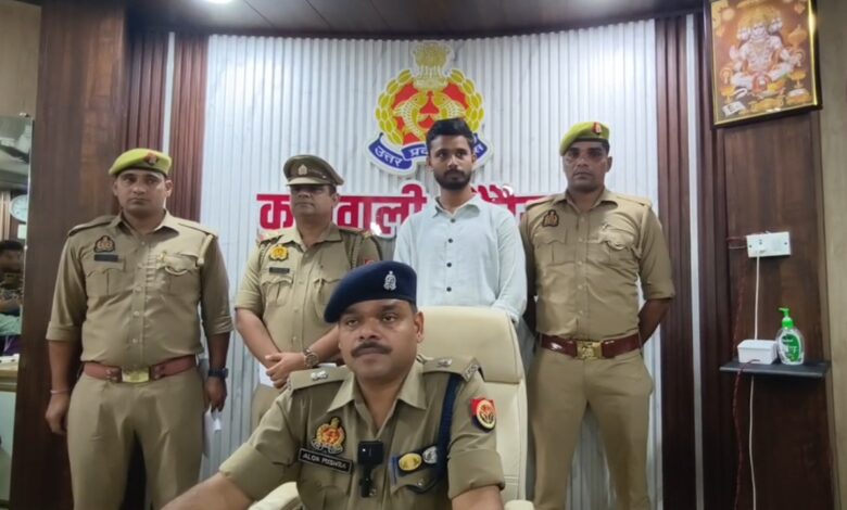 चेकिंग में तस्कर गिरफ्तार