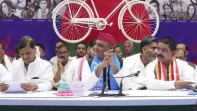 पूर्व IAS समेत कई नेताओं की सपा में एंट्री