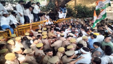 ज्ञानेश कुमार को हटाने की मांग पर लखनऊ में सपा ने प्रदर्शन किया